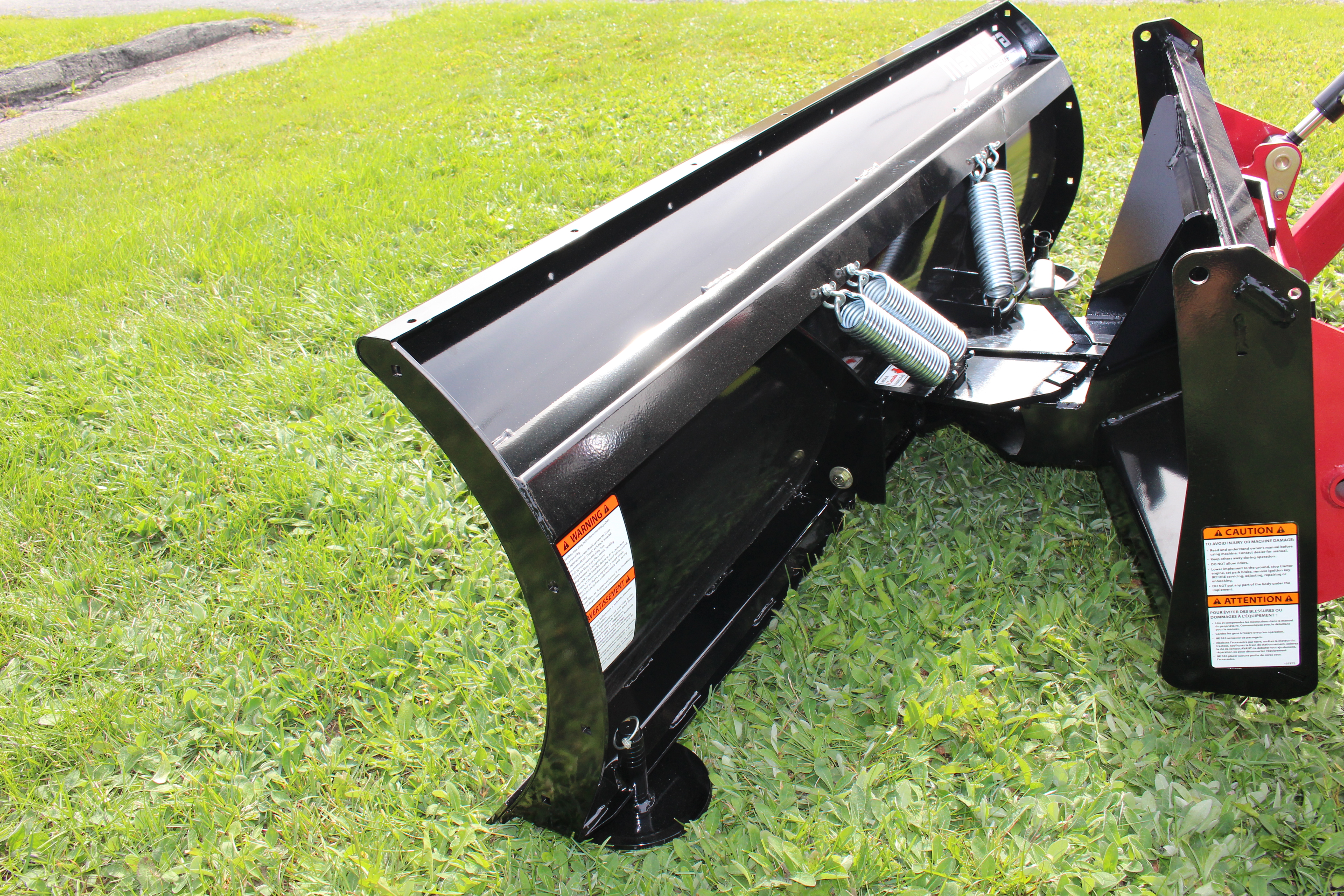 Residential type Snow Blade for tractors equipped with "Skid Steer" style attach