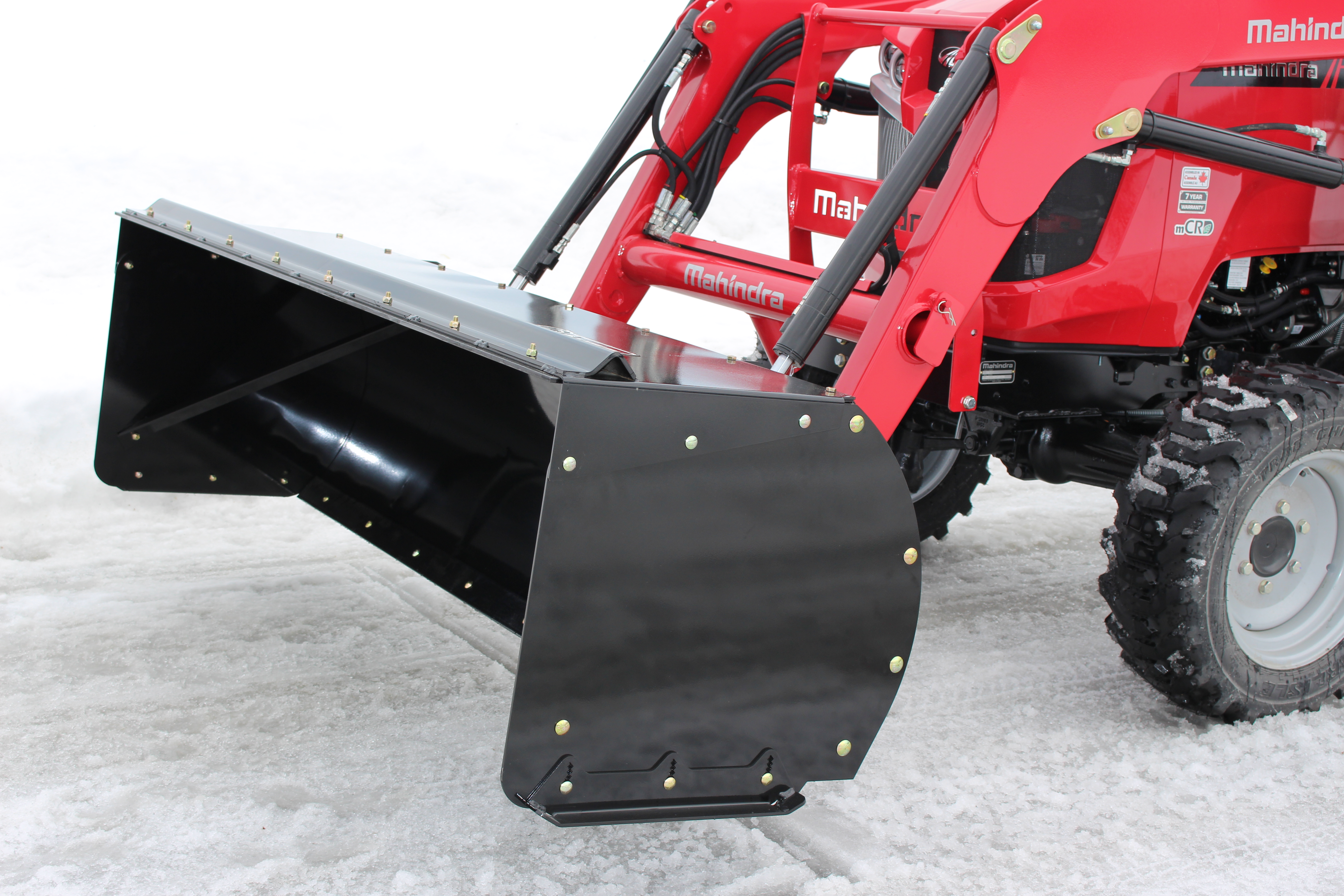 Poussoir à neige  pour tracteurs avec attache frontale de style "Skid Steer"